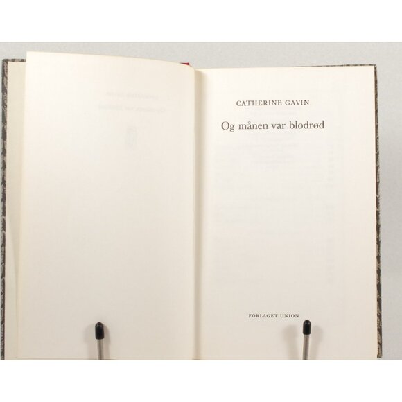 Danish Book, Og månen var blodrød, by Catherine Gavin Translate by Elise Norsbo - Picture 3 of 7